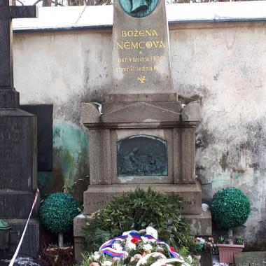Hrob Boženy Němcové na Vyšehradském hřbitově